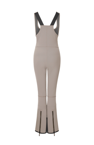 Ski-Catsuit Davina2.0-S im Latzhosen-Stil ohne Ärmel, schmaler figurbetonter Schnitt mit ausgestelltem Bein und femininer Bustier-Ausschnitt. Streifen an den Beinaußenseiten aus Alcantara-Leder, Träger hinten aus elastischem Gummi, ergonomisches Knie, langer Zipper, auffallende Nähte, Seitentaschen mit Zip, Kantenschutz aus Alcantara-Leder und Schneefang. Enganliegend und feminin, betont die Silhouette und Bewegungsfreiheit. In der Farbe Beige (Farbe: cashmere)