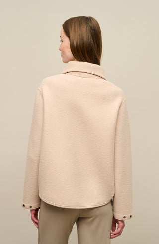 Walkjacke Delia-CW, kürzer geschnitten, lockerer, gerader und legerer Schnitt, Kragen, Eingriffstaschen an den Seiten, locker geschnitten. Hergestellt aus gekochter Merinowolle, wetterfest, schmutzabweisend, strapazierfähig und leicht elastisch. GRÖßENHINWEIS: Locker geschnitten, wählen Sie Ihre gewohnte Größe. In der Farbe Hellrosa (Farbe: frosted rose)