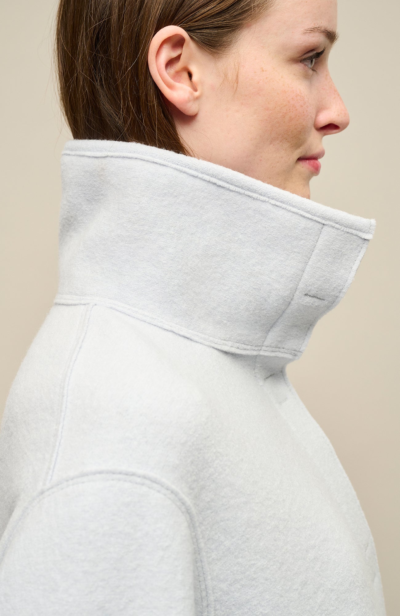 Walkjacke Delia-CW, kürzer geschnitten, lockerer, gerader und legerer Schnitt, Kragen, Eingriffstaschen an den Seiten, locker geschnitten. Hergestellt aus gekochter Merinowolle, wetterfest, schmutzabweisend, strapazierfähig und leicht elastisch. GRÖßENHINWEIS: Locker geschnitten, wählen Sie Ihre gewohnte Größe. In der Farbe Babyblau (Farbe: ice blue)