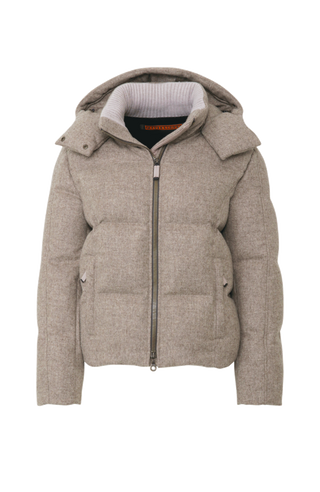 Winterjacke Isabel-L aus hochwertigem Loden, gefüttert mit zertifizierten Daunen, gerade Passform, etwas verkürzter Schnitt, abnehmbare Kapuze mit innenliegendem Strickbündchen, zwei versteckte Taschen, Zwei-Wege-Zipper. Auffallend weiche, angenehme Haptik wie Kaschmir. Dank der Daunenfüllung extrem warm. In der Farbe Hellbraun (Farbe: cashmere)