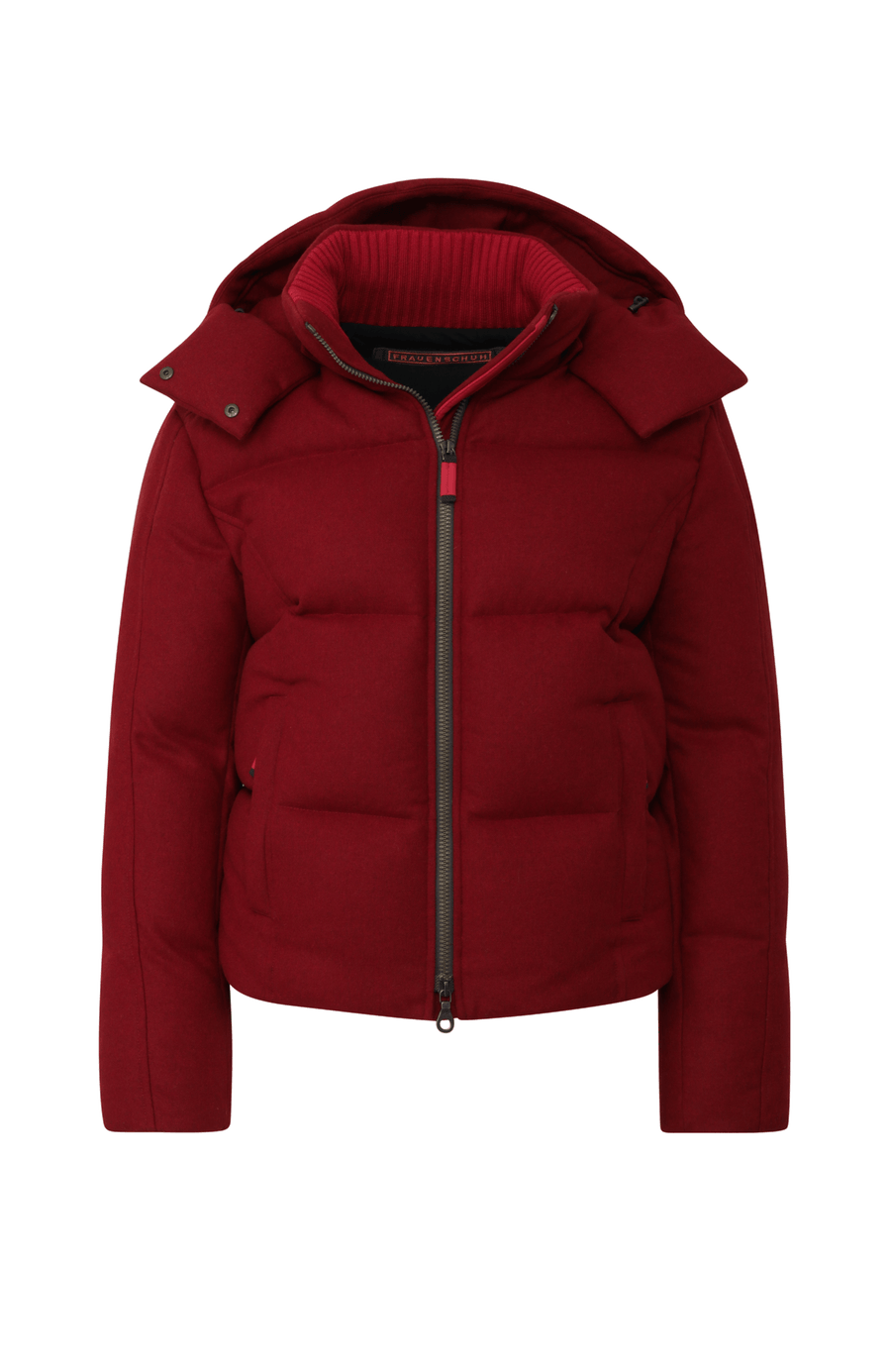 Winterjacke Isabel-L aus hochwertigem Loden, gefüttert mit zertifizierten Daunen, gerade Passform, etwas verkürzter Schnitt, abnehmbare Kapuze mit innenliegendem Strickbündchen, zwei versteckte Taschen, Zwei-Wege-Zipper. Auffallend weiche, angenehme Haptik wie Kaschmir. Dank der Daunenfüllung extrem warm. In der Farbe Rot (Farbe: poppy)