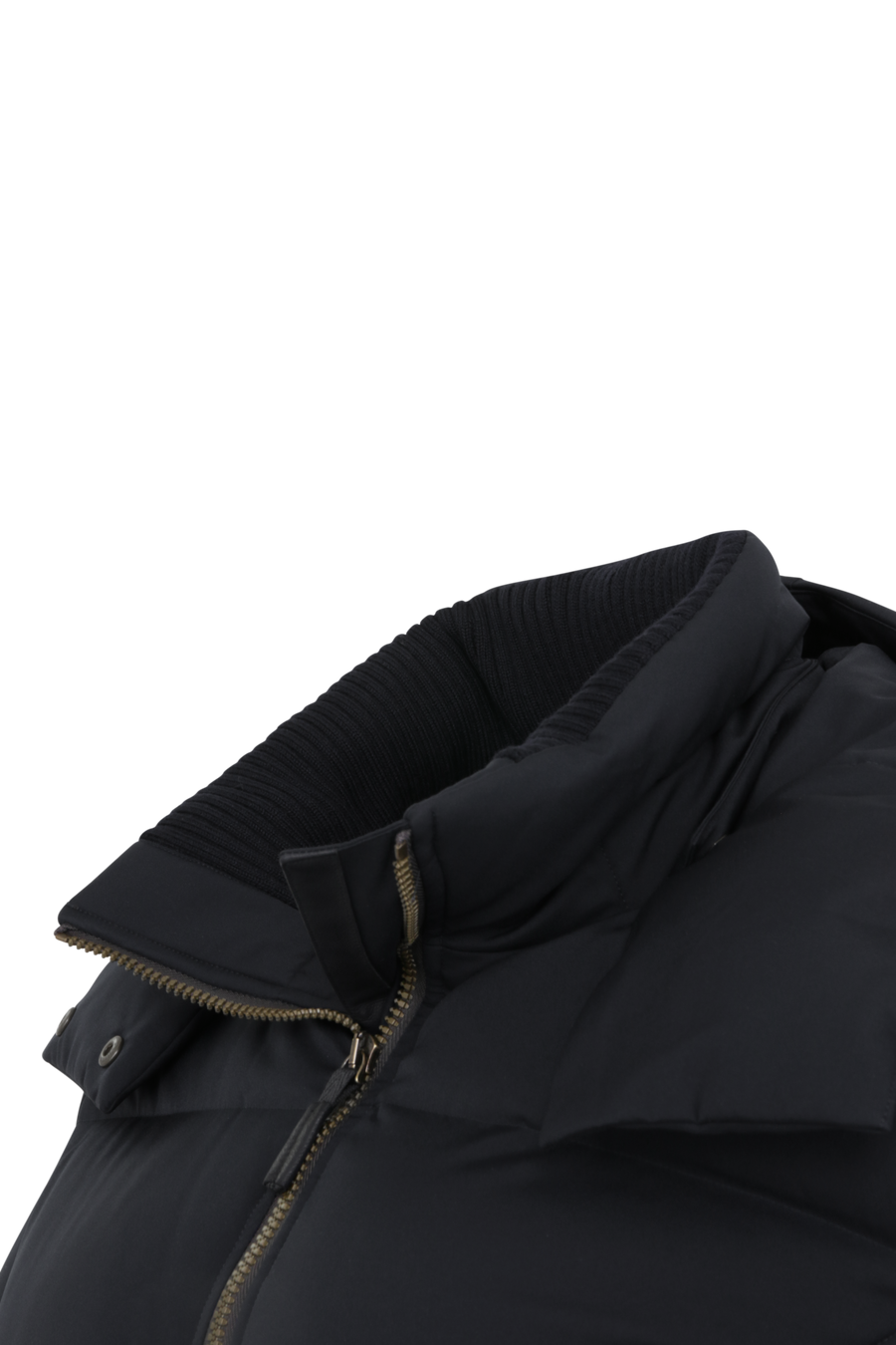 Winterjacke Isabel-LIN aus Light Italian Nylon, gerade Passform mit leicht verkürztem Schnitt, Kapuze mit innenliegendem Strickbündchen, Schneefang abnehmbar, gefüttert mit hochwertigen zertifizierten Daunen. Zwei versteckte Taschen, Zwei-Wege-Zipper, klassische Frauenschuh Features wie Schneefang an den Ärmeln, Skipasstasche und zwei innenliegende Taschen mit Zip. Seidig glänzende Oberfläche, funktional und warm. In der Farbe Schwarz (Farbe: black)