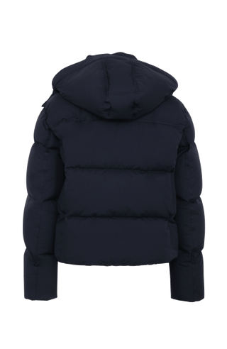 Winterjacke Isabel-LIN aus Light Italian Nylon, gerade Passform mit leicht verkürztem Schnitt, Kapuze mit innenliegendem Strickbündchen, Schneefang abnehmbar, gefüttert mit hochwertigen zertifizierten Daunen. Zwei versteckte Taschen, Zwei-Wege-Zipper, klassische Frauenschuh Features wie Schneefang an den Ärmeln, Skipasstasche und zwei innenliegende Taschen mit Zip. Seidig glänzende Oberfläche, funktional und warm. In der Farbe Dunkelblau (Farbe: midnight)