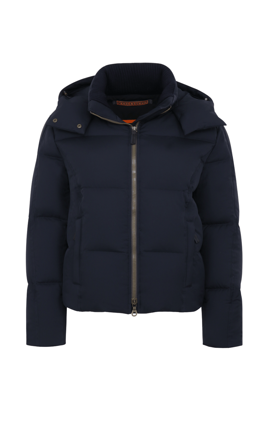 Winterjacke Isabel-LIN aus Light Italian Nylon, gerade Passform mit leicht verkürztem Schnitt, Kapuze mit innenliegendem Strickbündchen, Schneefang abnehmbar, gefüttert mit hochwertigen zertifizierten Daunen. Zwei versteckte Taschen, Zwei-Wege-Zipper, klassische Frauenschuh Features wie Schneefang an den Ärmeln, Skipasstasche und zwei innenliegende Taschen mit Zip. Seidig glänzende Oberfläche, funktional und warm. In der Farbe Dunkelblau (Farbe: midnight)