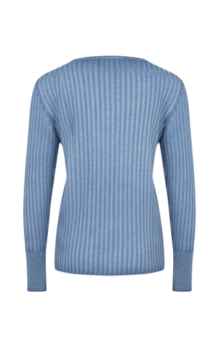 Locker geschnittener Damen-Rundhalspullover in hellblau, Modell 406601 CameliaDyed-RB- Rueckansicht. Weiches Material mit geripptem Saum und Ärmelbündchen.