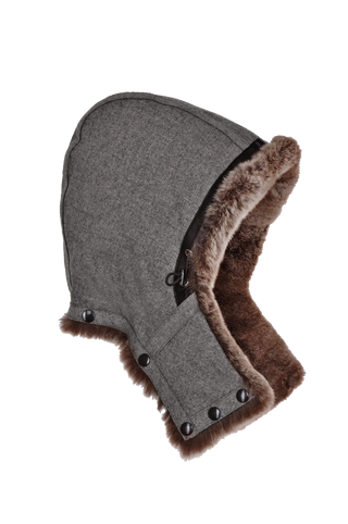 fell-braun_seitenansicht
Rexkanin Loden Kapuze mit Rexkaninchenfell, Außenseite aus strapazierfähigem Loden, Innen- und Außenseite mit weichem Rexkaninchenfell, wendbar tragbar. Mit Knöpfen zum Anbringen an Jacken, luxuriöse Optik und außergewöhnlich wärmend. Hochwertige Materialien für optimalen Komfort und zuverlässigen Schutz vor den Elementen. In der Farbe Braun (Farbe: braun)